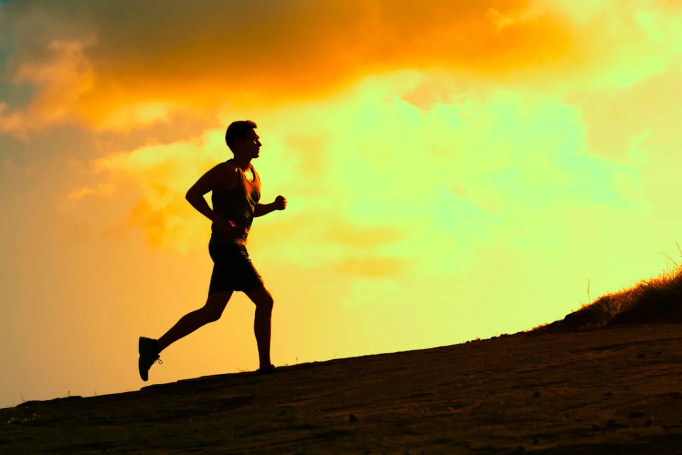 It s time to run. Бегущий человек. Мужчина бежит. Человек на пробежке. Бег человека.