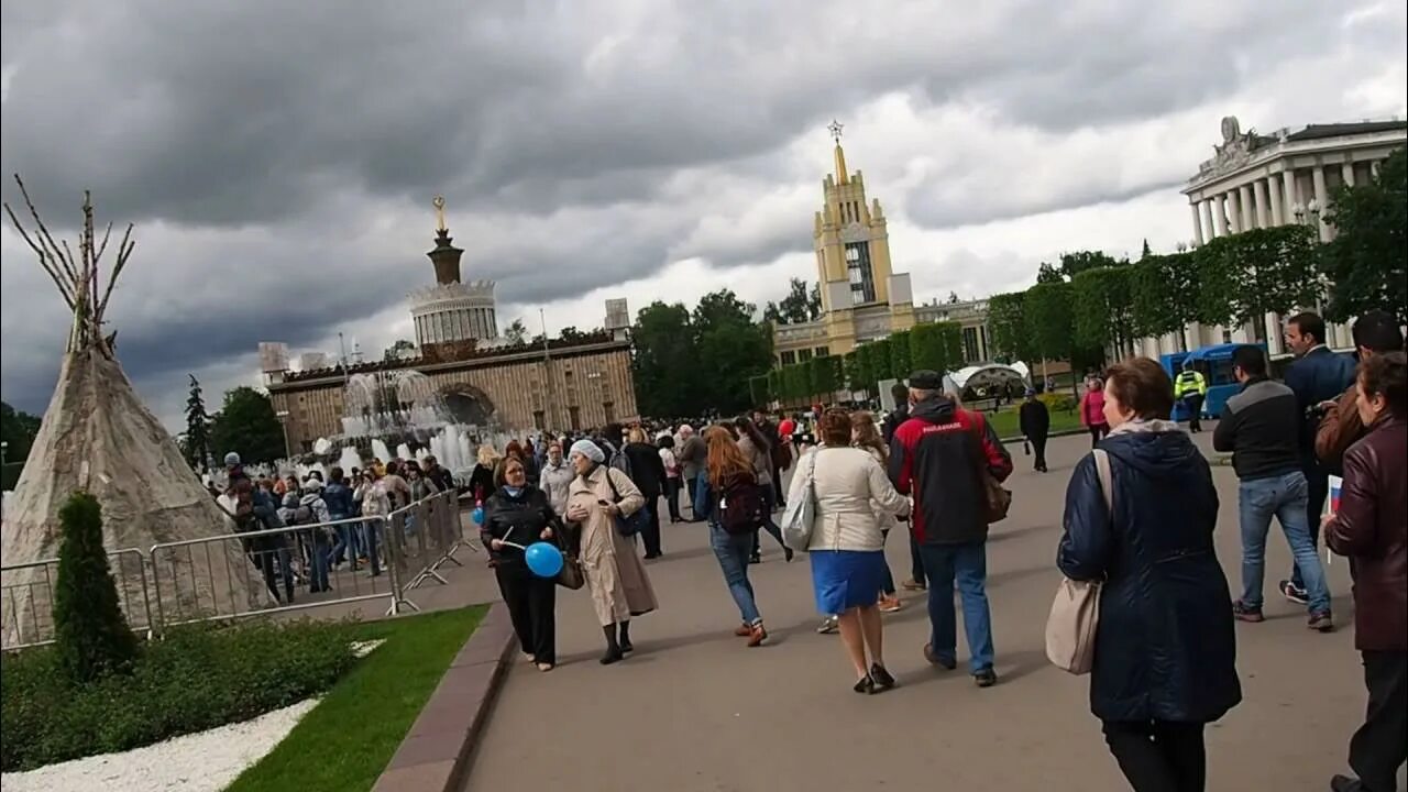 Когда заканчивается выставка россия на вднх. ВДНХ 12 июня. День России ВДНХ. ВДНХ Россия Единая. Луганск ВДНХ Россия.