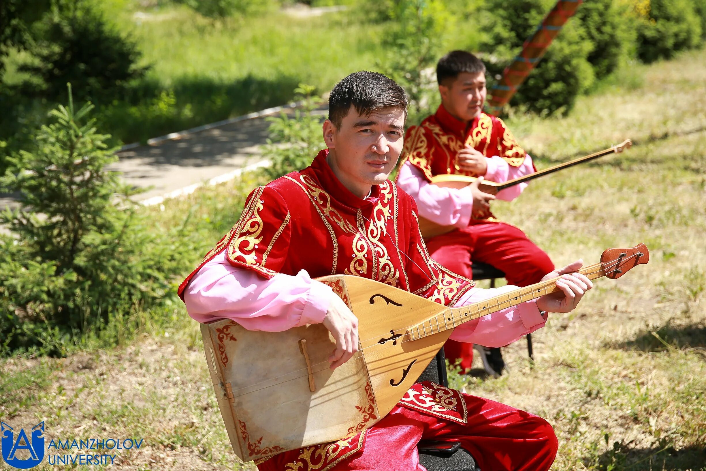 День домбры. Домбыра күні фото. День домбры фон. Домбра праздник. Казахстан домбра.