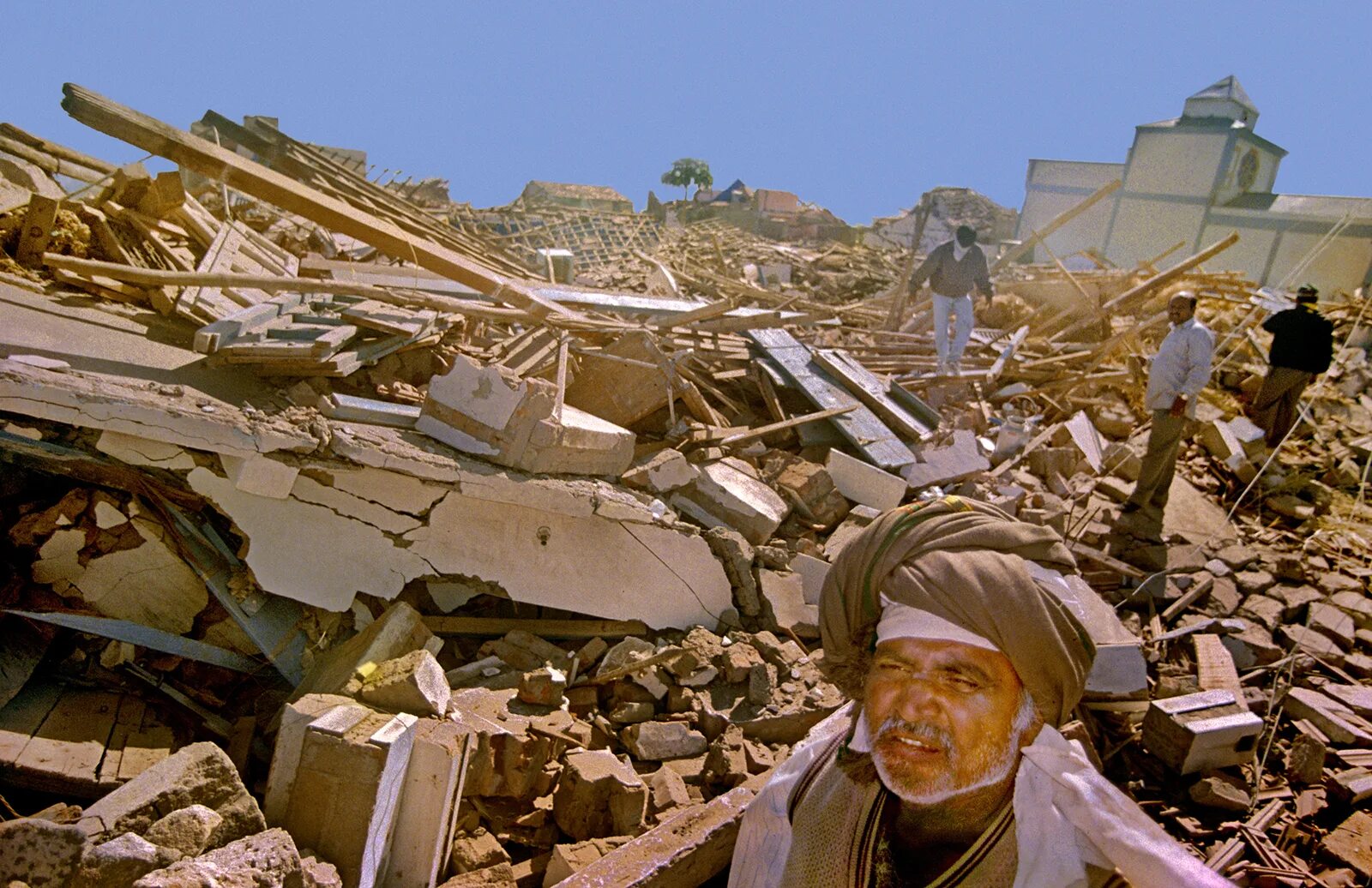 Землетрясение в Гуджарате 2001. Индия 2001 землетрясение. 2001 Год: землетрясение в штате Гуджарат. Землетрясение в Индии в 2001 году.
