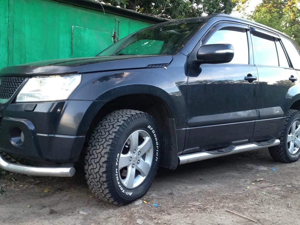 Suzuki vitara шины. Сузуки Гранд Витара 2008 на грязевой резине. Suzuki Grand Vitara 3 BFGOODRICH. Suzuki Grand Vitara 2008 на внедорожной резине. Suzuki Grand Vitara резина АТ.