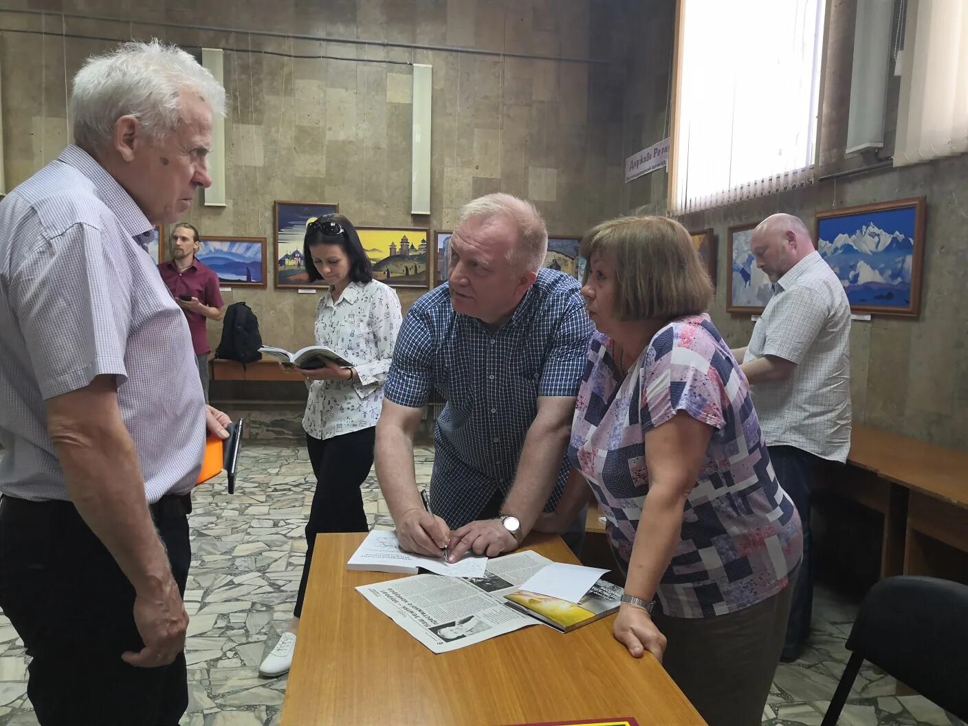 Гудзевич борис тимофеевич. Борис тимофеевич воробьев писатель. Встречи с ивановым леонидом. Борис тимофеевич воробьев весьегонская волчица. Александр етоев.