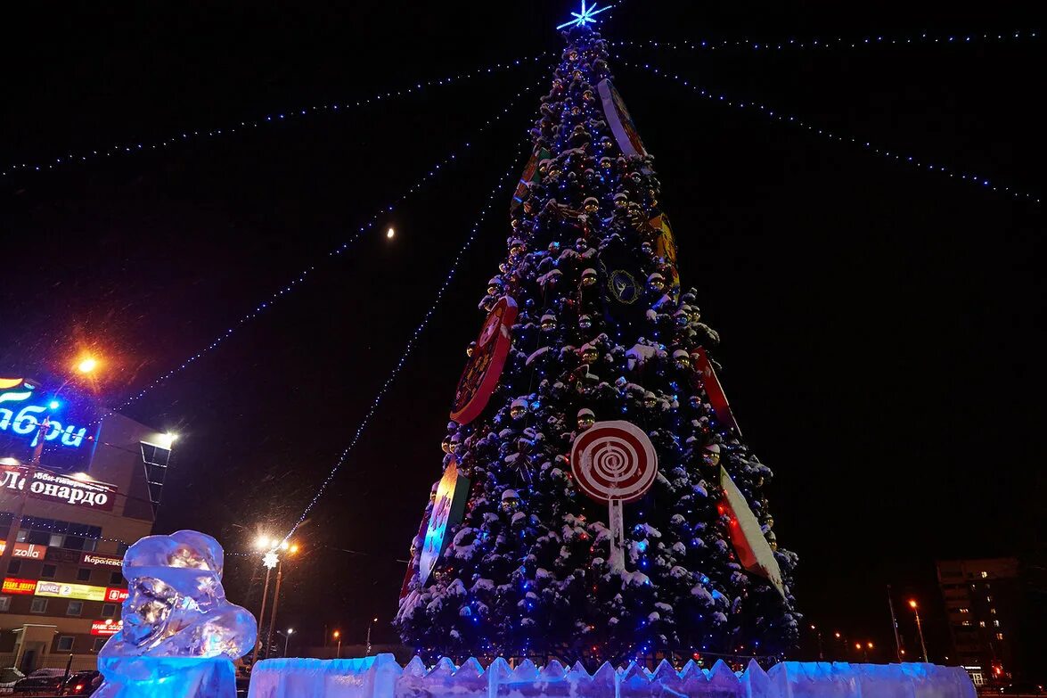 тц елка стерлитамак магазины. пиксельная елка в стерлитамаке. челябинск украсили к новому году. елка стерлитамак адрес. елка стерлитамак адрес.