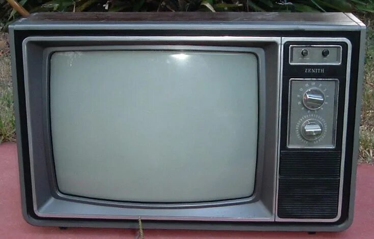 Телевизор тувио 43. Телевизор zenith 1960. телевизор зенит 1953. телевизор 1983 года.