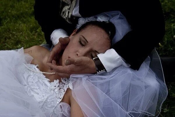 Изменил прямо перед свадьбой. Изменил прямо перед свадьбой. Изменяет мужу на свадьбе. Изменил прямо перед свадьбой. Невеста изменяет жениху.