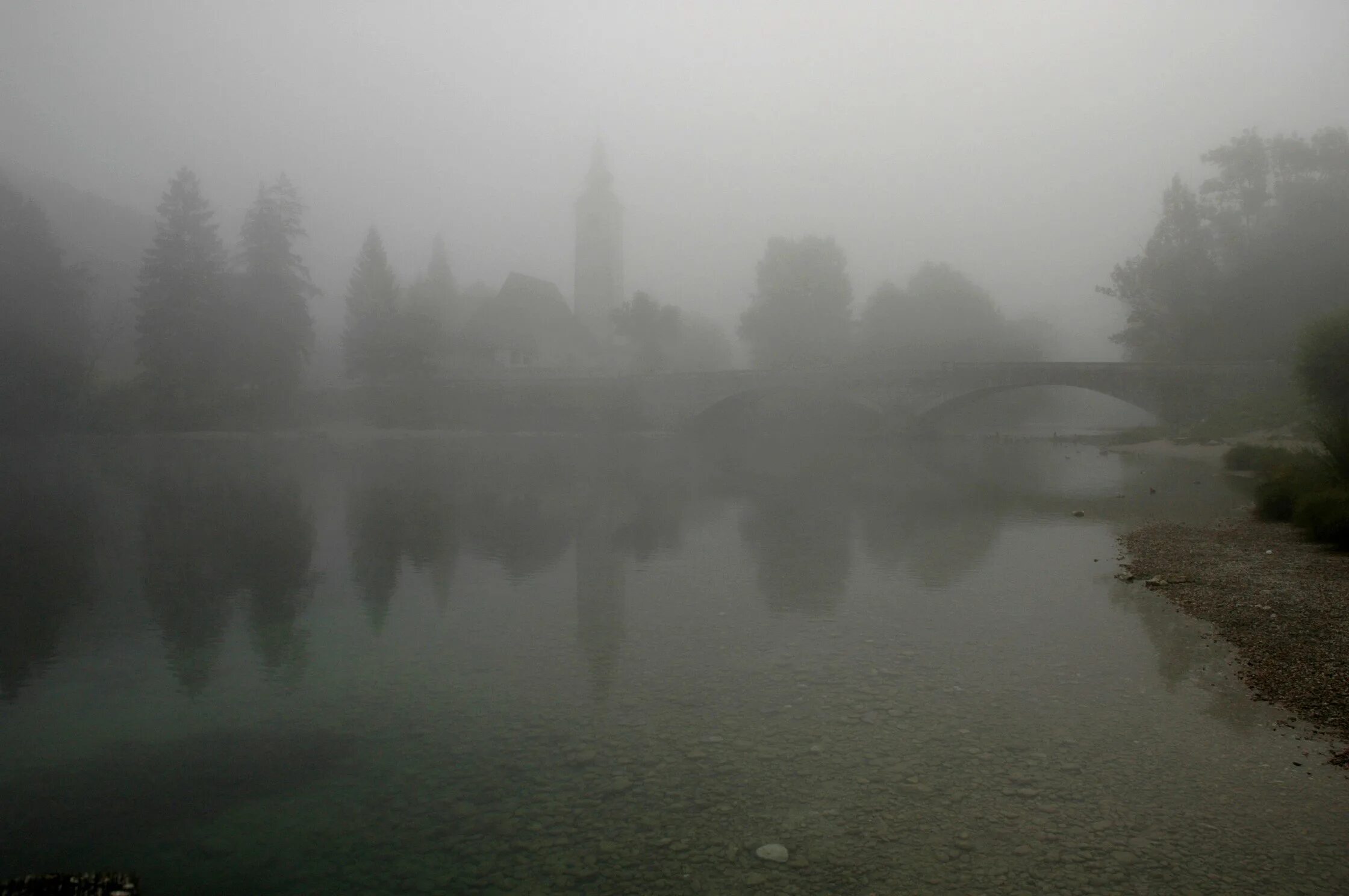 Туман Камбоджа. Озеро в тумане Эстетика. Туманный пейзаж. Туман на реке. В тумане есть вода