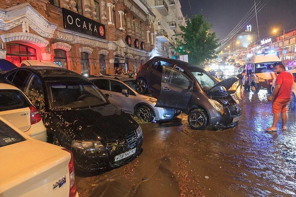 Новости россии ростова на дону сегодня. Ливень в городе. Ливень в Ростове. Дождь в Ростове на Дону. Ситуация в Ростове.