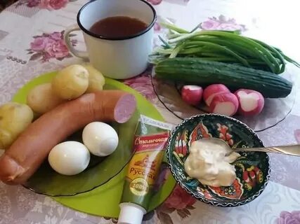 Окрошка на квасе с колбасой со свежим
