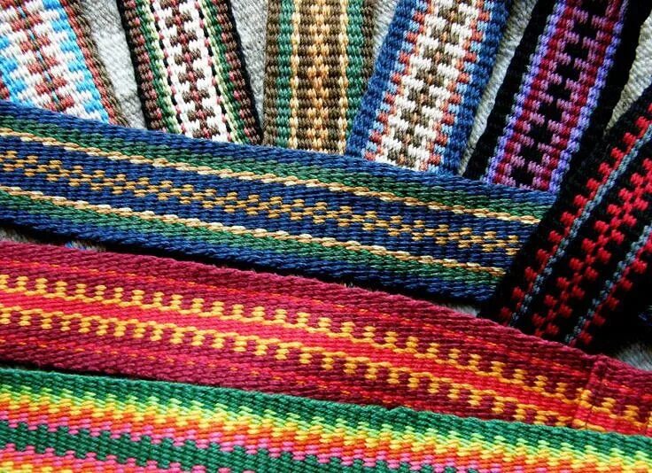 Ткачество поясов на бердо. Тканые пояса на бердо. Пояс на бердышке. Пояса тканые славянские. Тканые пояса.