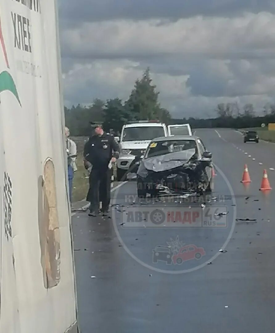 Дорог 6 сентября. Автокадр 46 курская область дтп. элиста авария 6 сентября 2025. авария с мерседесом на трассе.