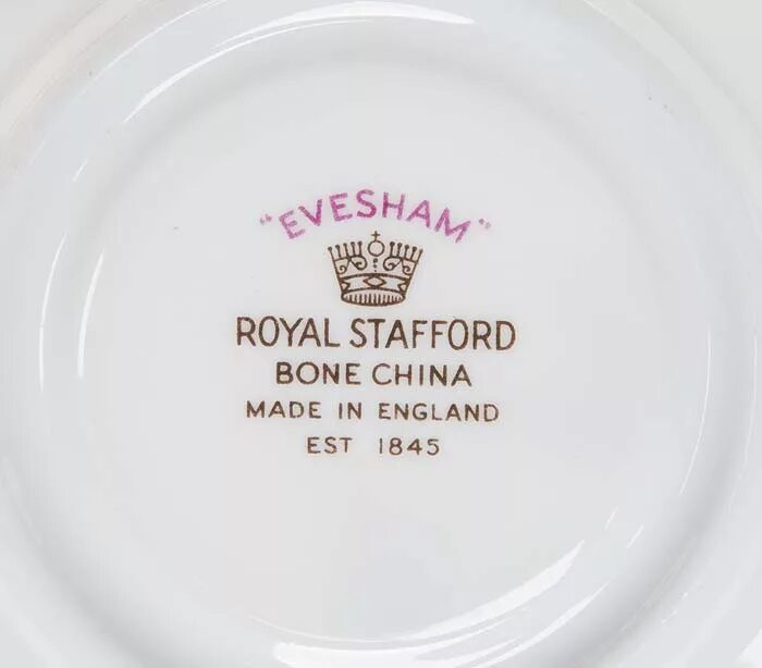 Посуда рождественская royal stafford. Royal stafford клеймо. Royal stafford. Тарелка с черным узором. Royal stafford посуда.