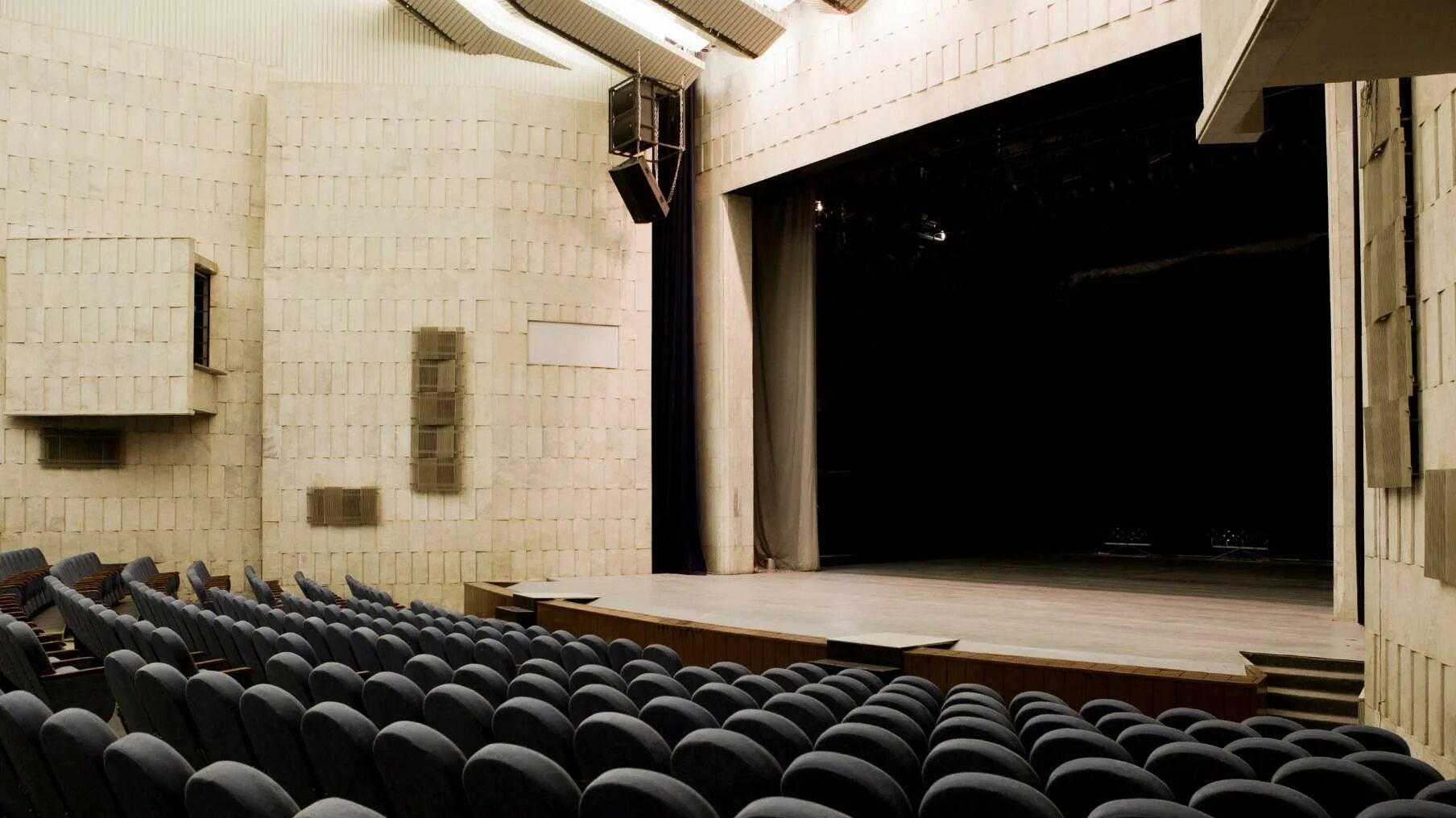 Дом культуры зил на автозаводской. Астахова. Измайловский концертный зал москва. Ельцин-центр екатеринбург. Кз измайлово зал.