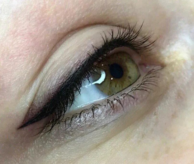 Татуаж межресничка со стрелкой. Перманентный макияж век межресничка. Татуаж век межресничка с растушевкой. Стрелка межресничка татуаж. Стрелки татуаж межресничка нижнего века.