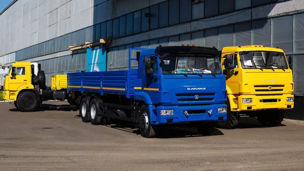 Caterpillar ct660 тягач. Самосвалы камаз 65115 и 6520. Парк спецтехники. Строительные машины. Строительная спецтехника.