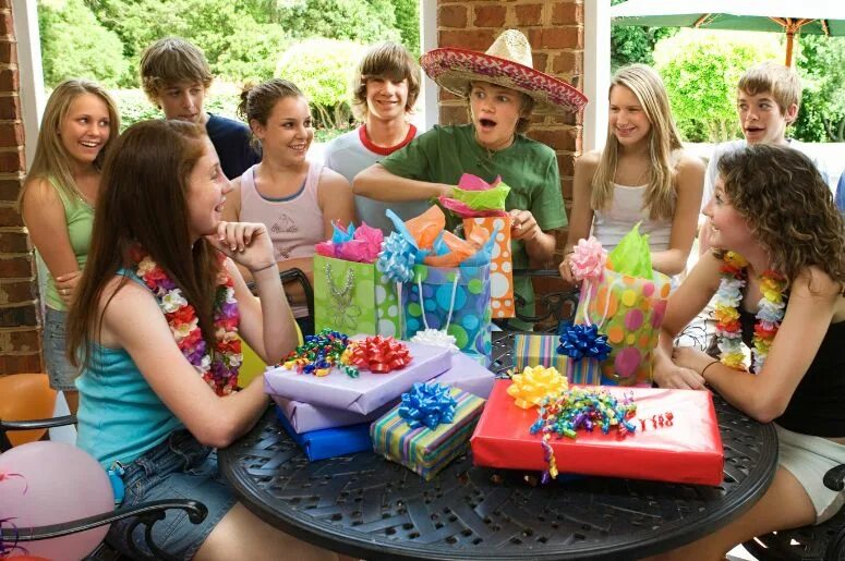 Празднование дня рождения. Интересные развлечения на день рождения для подростков. Отметить день рождения на природе. Детская вечеринка. Отметить день рождения ребенка 13 лет