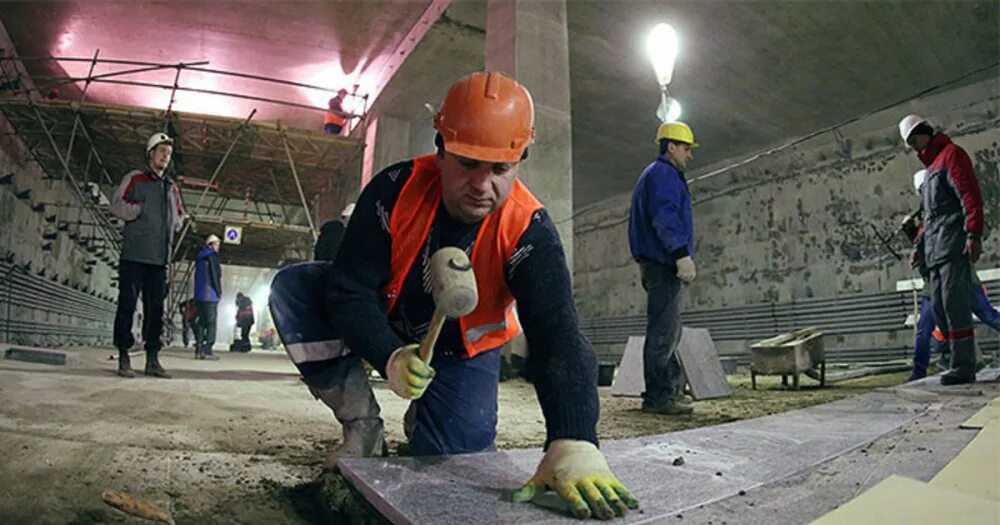 Строители метро. Стройка метро Строителей. Зарплата строителя. Строитель метрополитена