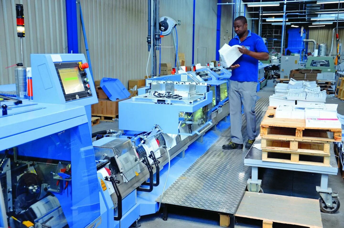 печатная индустрия. современный печатный станок. печатная индустрия. цифровая печать. полиграфическое производство.