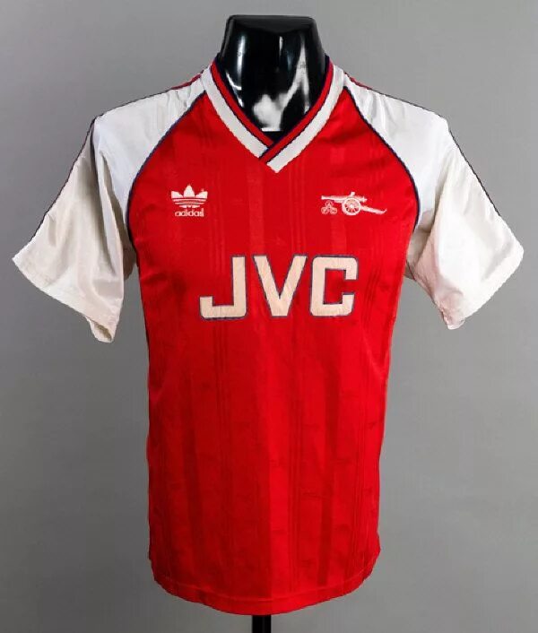 Форма арсенала купить. Форма Арсенала адидас. Футбольная форма adidas Arsenal. Classic Football Shirts Арсенал. Ретро форма Арсенала адидас.