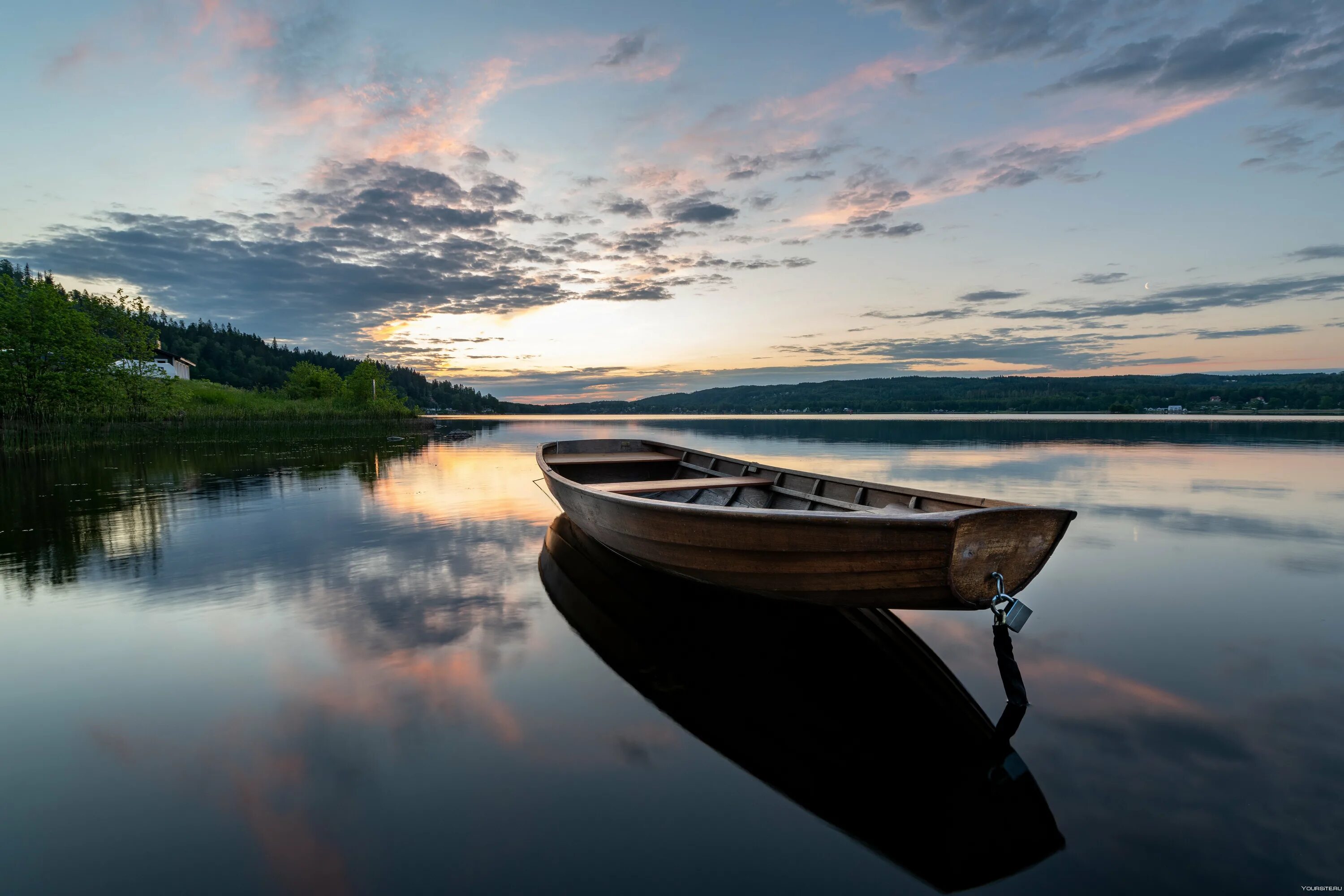 Лодка фото. Lodki lodki. Озеро теггельвас Швеция. Лодка на озере. Природа озеро лодка.