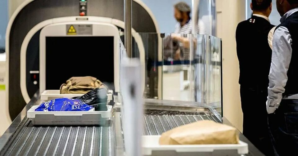Новые правила провоза жидкостей в самолетах в России - последние новости сегодня