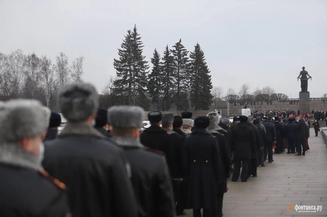 Идут колоннами песня. Траурная колонна. Транспортная похоронная колонна. Приезд королевы 1994 на Пискаревском.