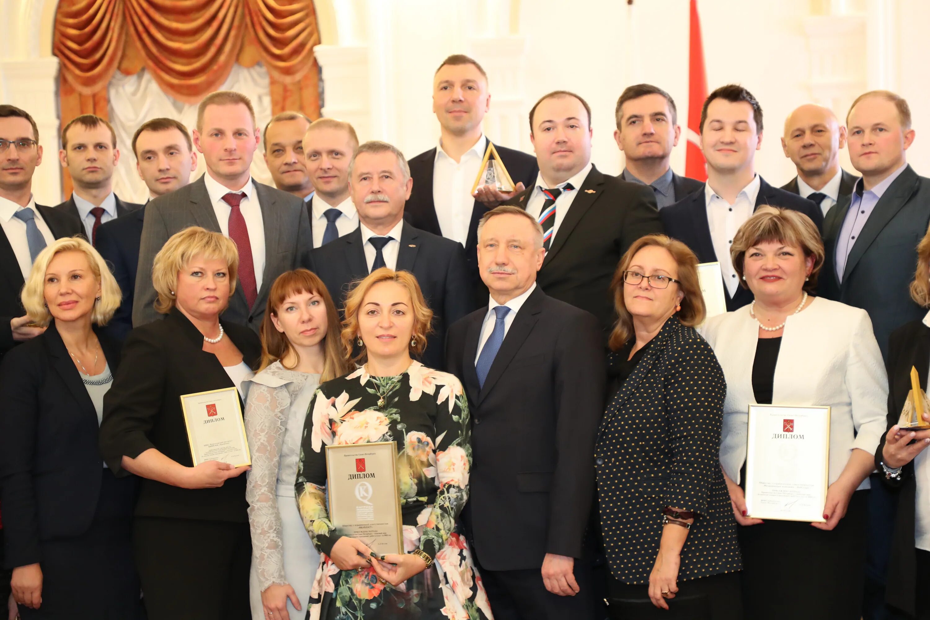 Вручение наград в Смольном. Награждение в Санкт Петербурге. Награждение Бегловым в Смольном.