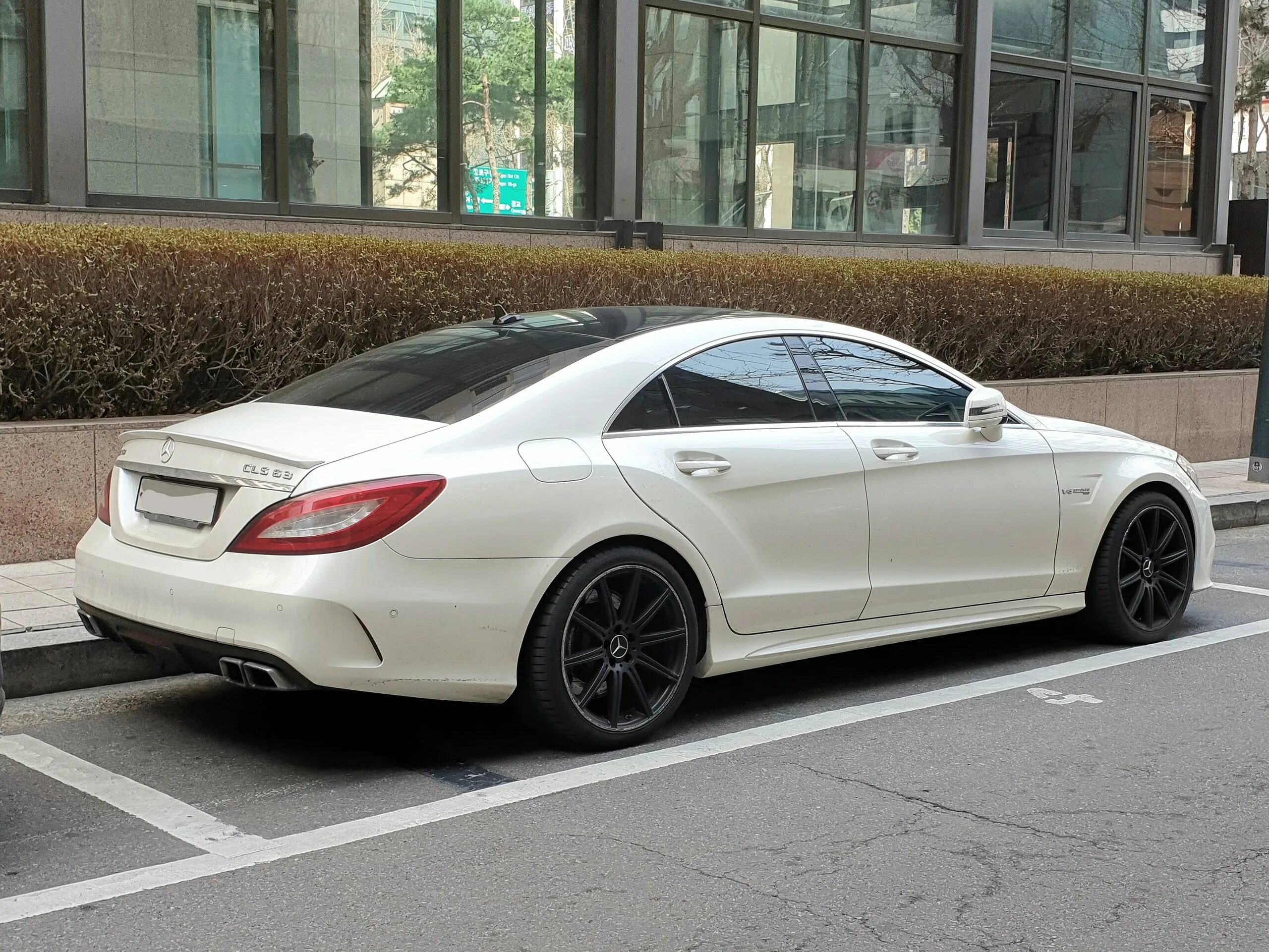 Mercedes 218. Мерседес CLS 63. Мерседес CLS 63 AMG белый. Mercedes GLS 63 AMG White. Mercedes CLS 63 218.