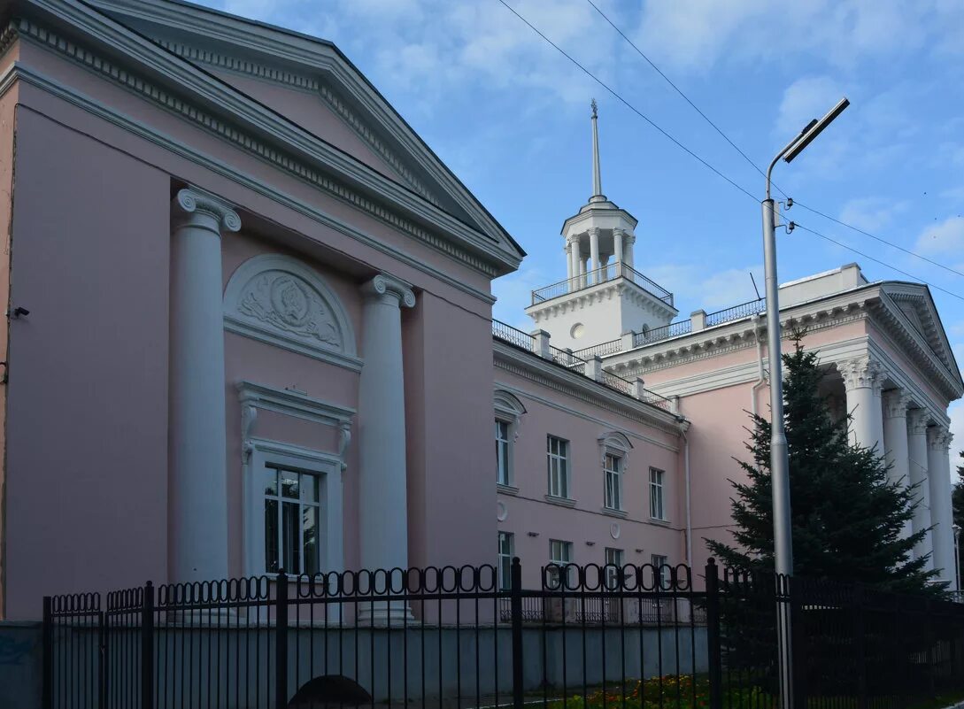 дворец первопроходцев казань. дворец творчества детей барнаул. театр юного зрителя барнаул. краевой дворец молодежи барнаул сцена. дтю курган.