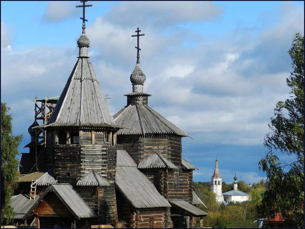 В каком городе находится деревянного зодчества. Храм деревянного зодчества Суздаль. Музей деревянного зодчества в Суздале. Древнерусское зодчество Суздаль. Суздаль деревянный храм 17 века.