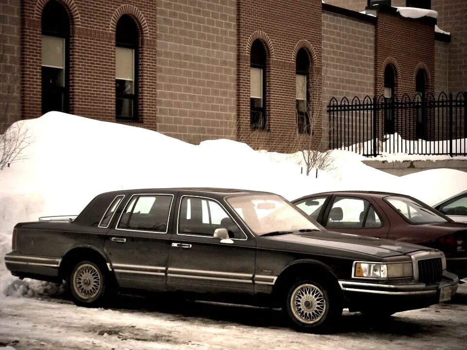 Таун кар 2. Lincoln Town car 1990. Lincoln Town car 1997. Линкольн Таун кар 1992. Линкольн Таун кар 1980.