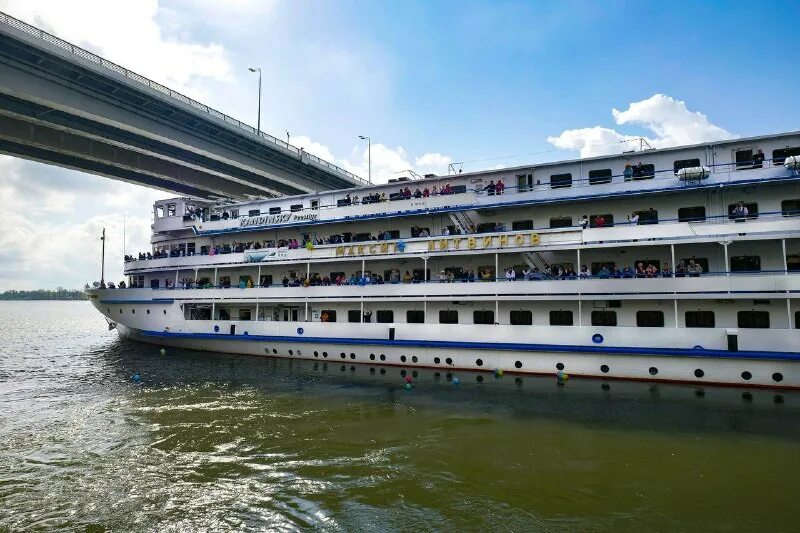 Круизы донинтурфлот. Речные круизы донинтурфлот. Речные круизы донинтурфлот. Речные круизы донинтурфлот. Однопалубный корабль.