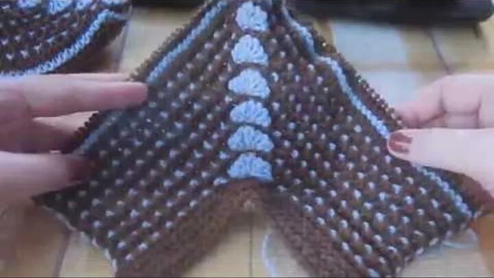 Тапочки-следки на двух с веерами. Следки на двух спицах без шва ракушки. Следки светланы булгаковой. Следки ракушка василиса желтикова. Вязаные тапочки на двух спицах.