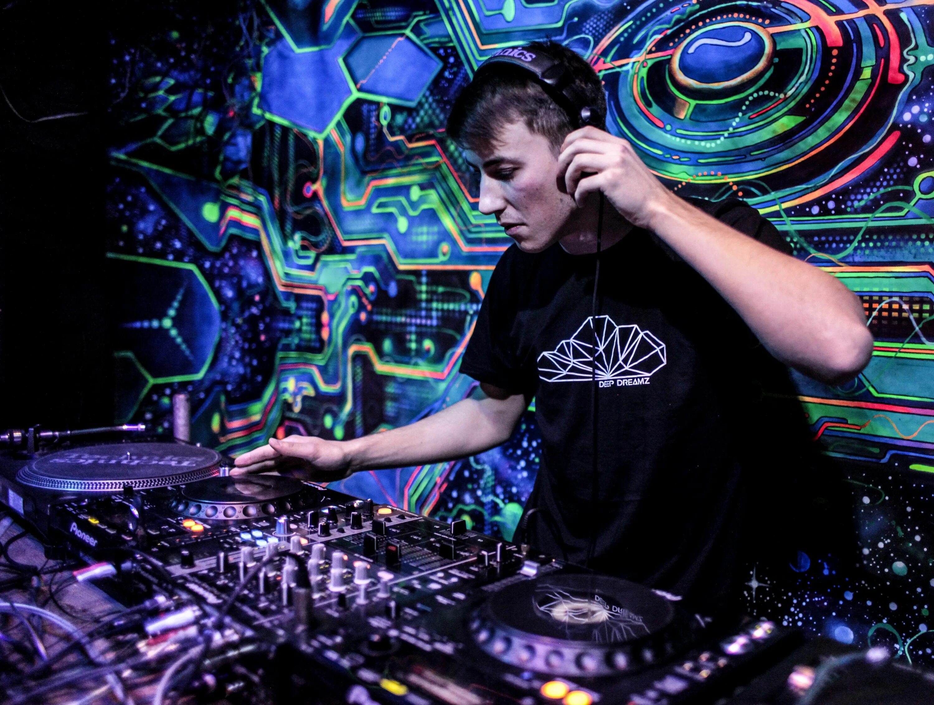 Dj gata. Американ диджей. Dj gata. Алиса шаврова диджей. Dj gata.