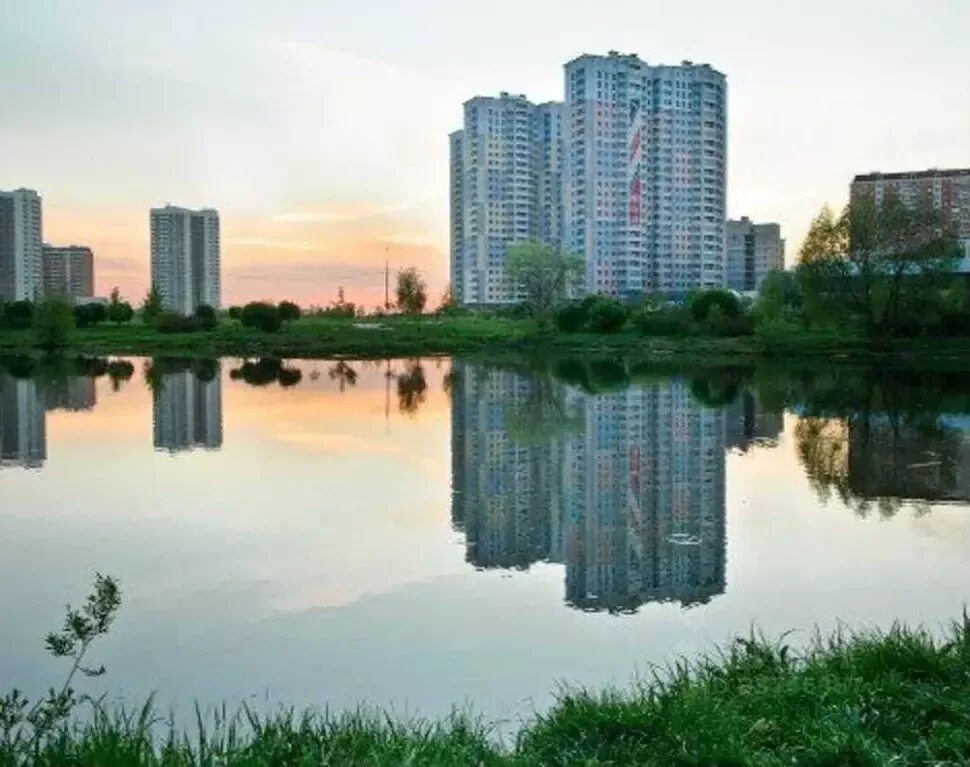 Улица академика понтрягина 11к3 москва. Парк метро бунинская аллея озеро. Южное бутово бунинская аллея. Бунинская аллея новостройки. Южное бутово бунинские аллеи.
