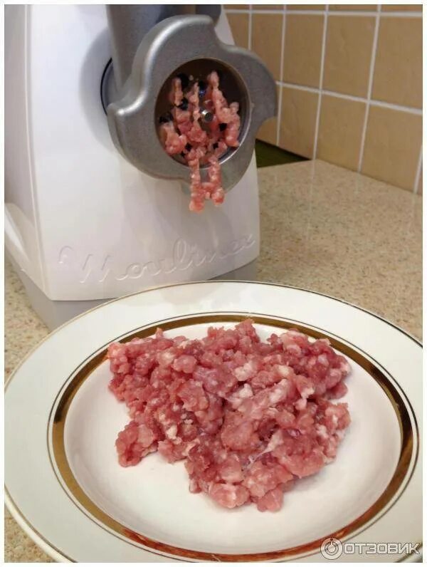 Мясорубка meat grinder. Кручу мясо. Кручу мясо. Кручу мясо. Измельчение мяса на мясорубке.