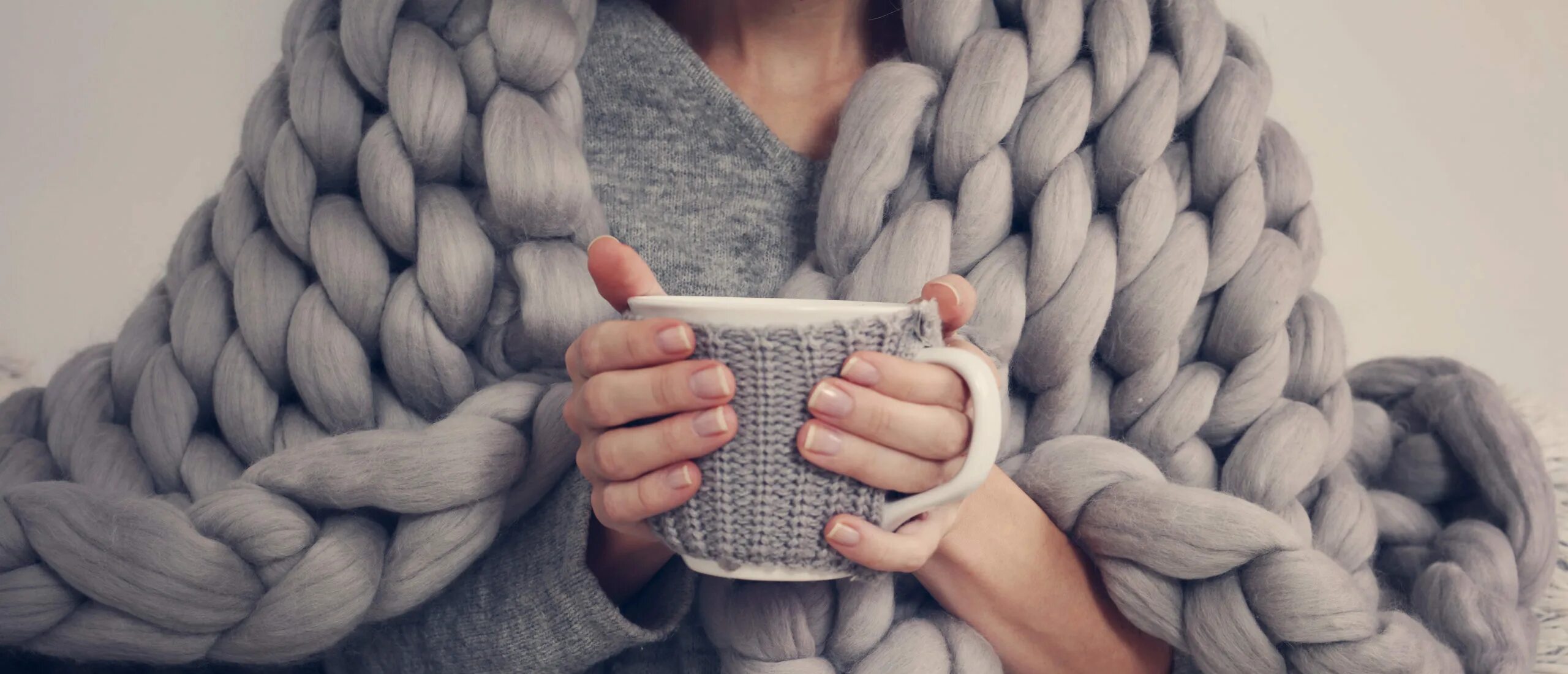Ткань из толстой пряжи 5. Cocooning. футболка сеткой из толстой пряжи. сумка из толстой пряжи своими руками красивое фото.