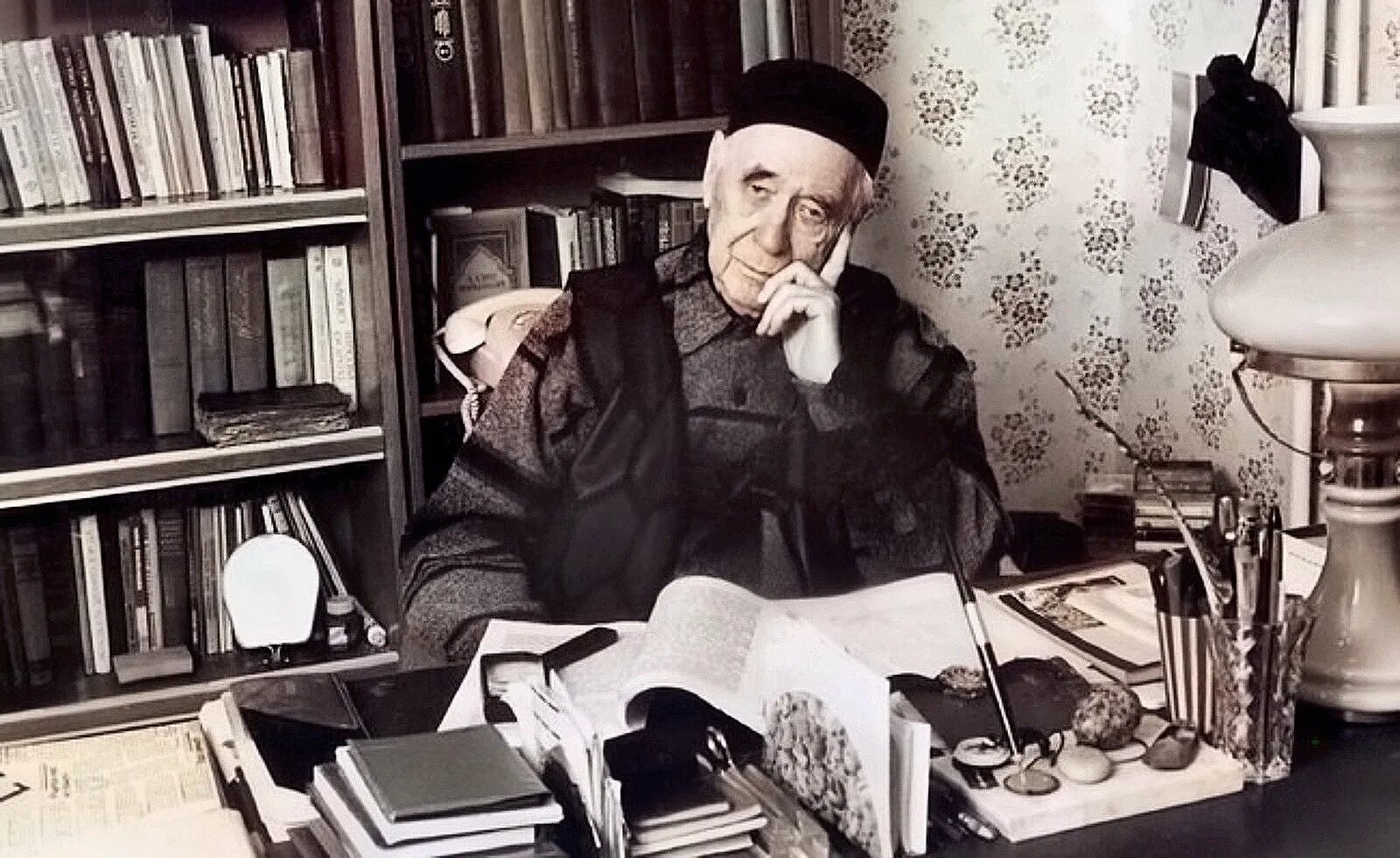 Амирхан и адия читать. Амирхан нигметзянович еникеев. амирхан нигметзянович еникеев писатель. амирхан еники портрет. фатих зарифович амирхан.
