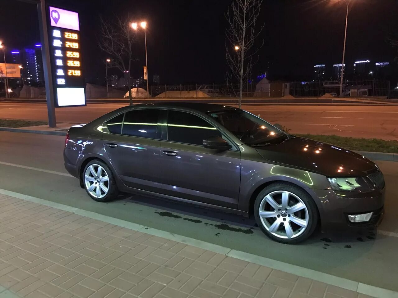 3. Таз 18л овал пластик интерм. 3 et35 black. Джетта 6 на р18. Skoda octavia a7 занижение -50 на 16 диски.