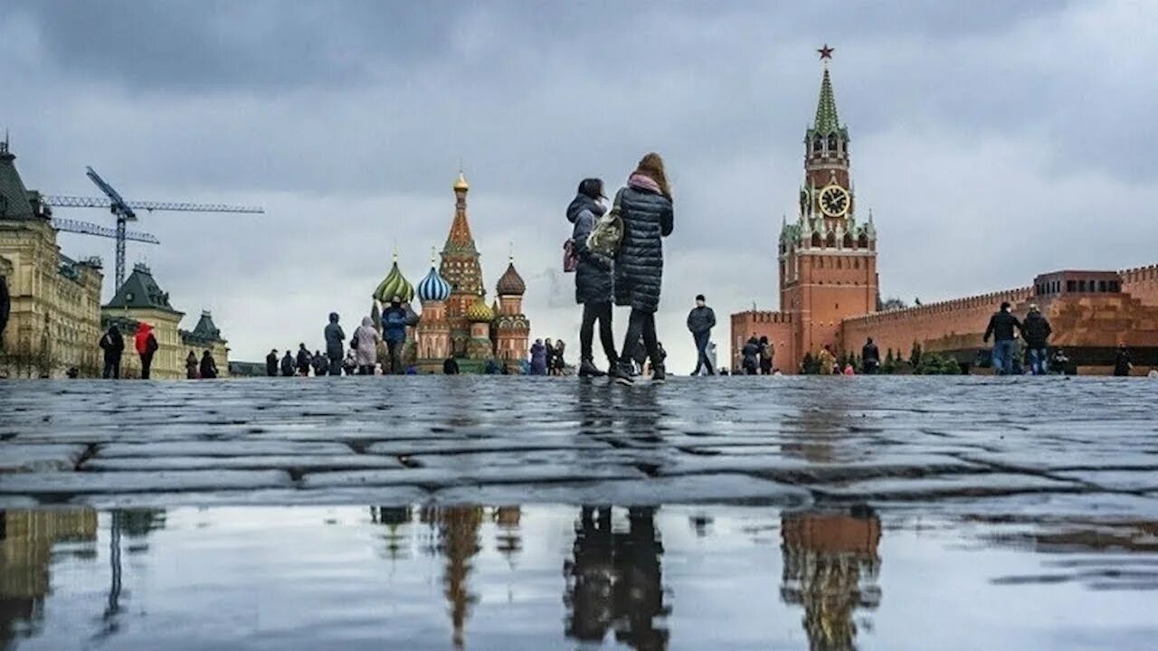 Кремль дождь. Климат Москвы фото. Дождь в Москве. Дождь в Москве весной. Ветер в москве сегодня когда закончится