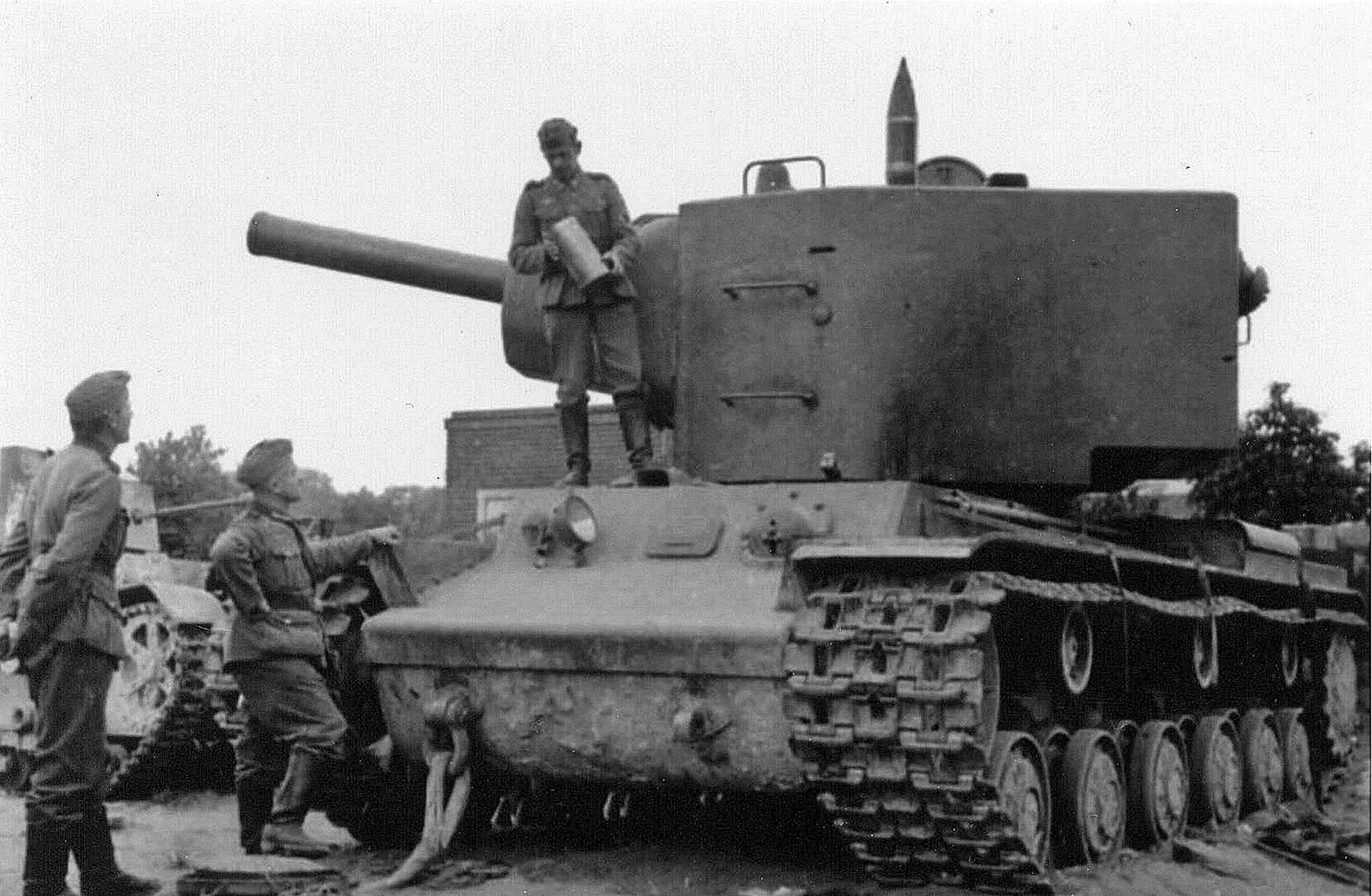 Танк второй мировой войны кв2. Кв-2 танк ВОВ. Танки второй мировой войны кв 2. Кв-2 тяжёлый танк.