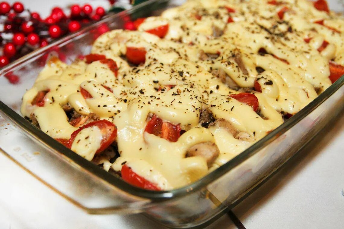 Паста с моцареллой в духовке. Макаронная запеканка с курицей. Сливочная паста. Макароны с моцареллой в духовке. Спагетти с моцареллой.