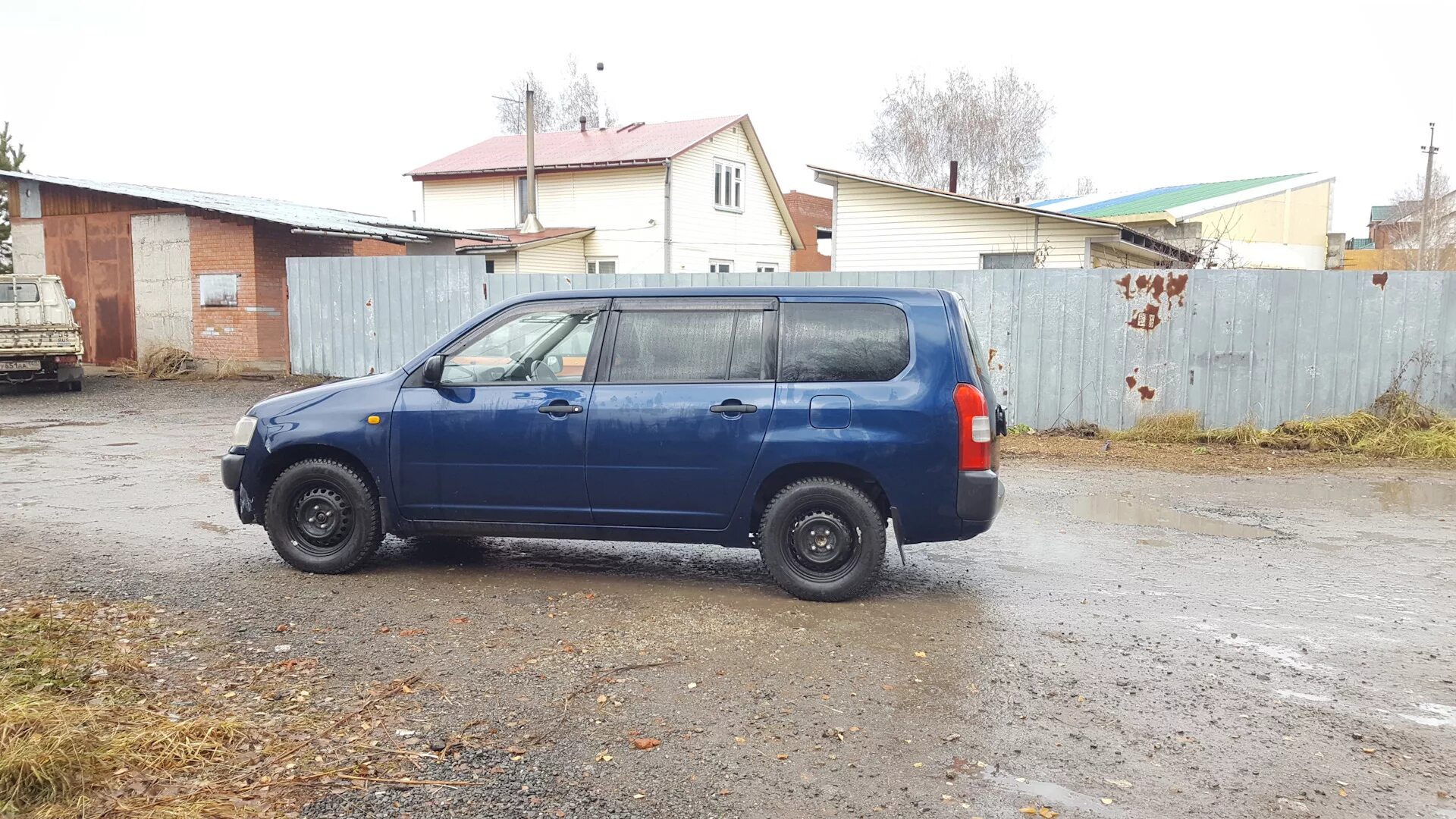 Тойота пробокс r17. Toyota succeed 2010 16r. Резина на тойота пробокс. Тойота пробокс на литье. Резина на тойота пробокс.