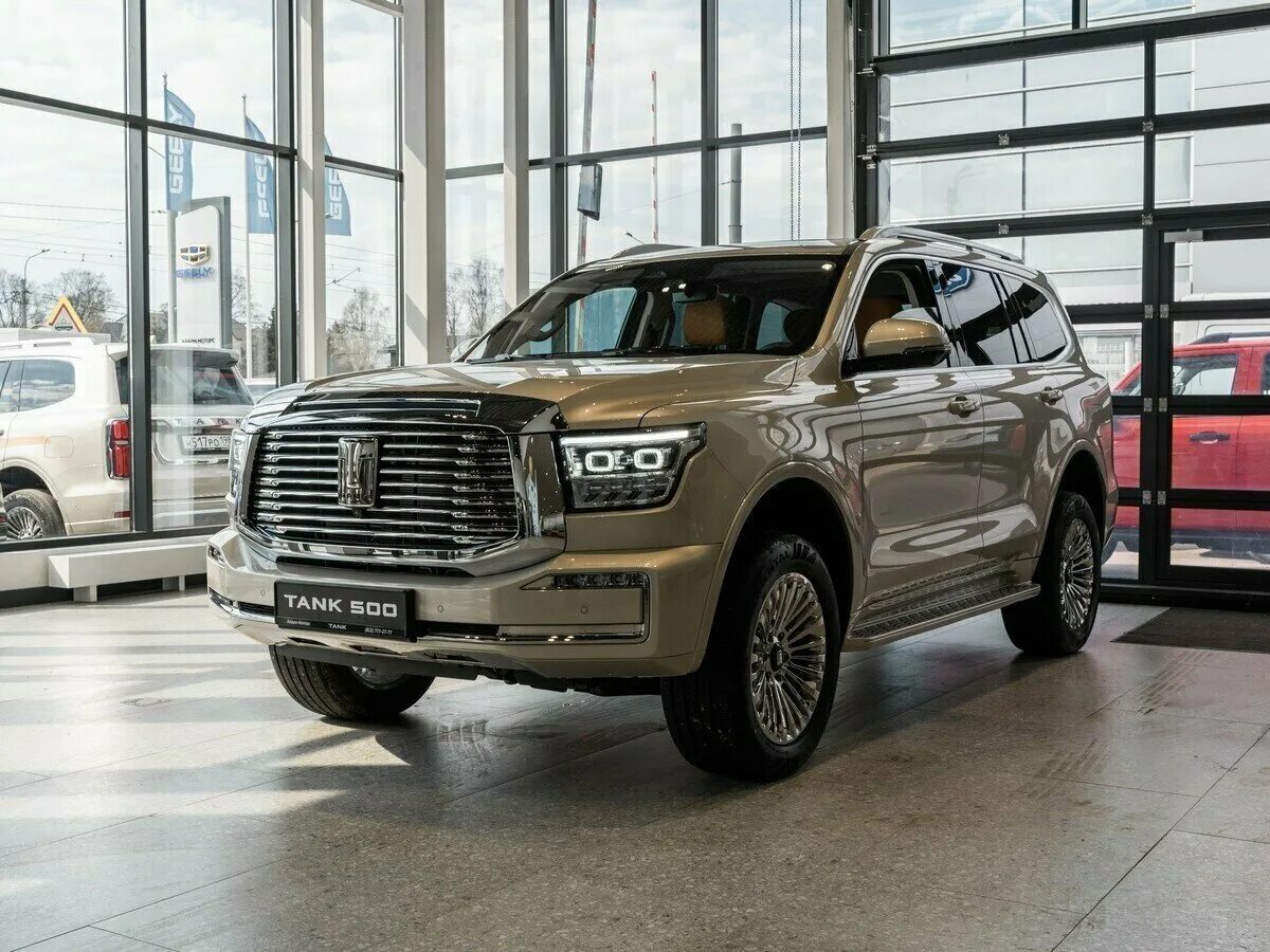 В Китае стартовали продажи конкурента Toyota Land Cruiser Prado от Tank. Он стои