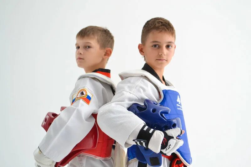 Тэквондо 12 лет. Taekwondo дети. Тхэквондо ВТФ дети. Тренер тхэквондо. Тхэквондо дети тренер.