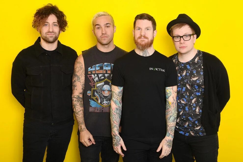 Fallen out группа. Группа fall out boy. фоллаут бой группа. fall out boy 2025. fall out boy 2025.