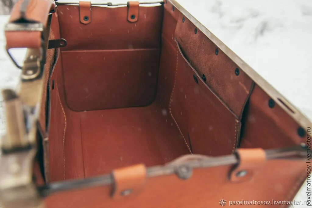 Выкройка саквояжа из кожи Саквояж Alexander-TS SW12 из кожи коньячного цвета