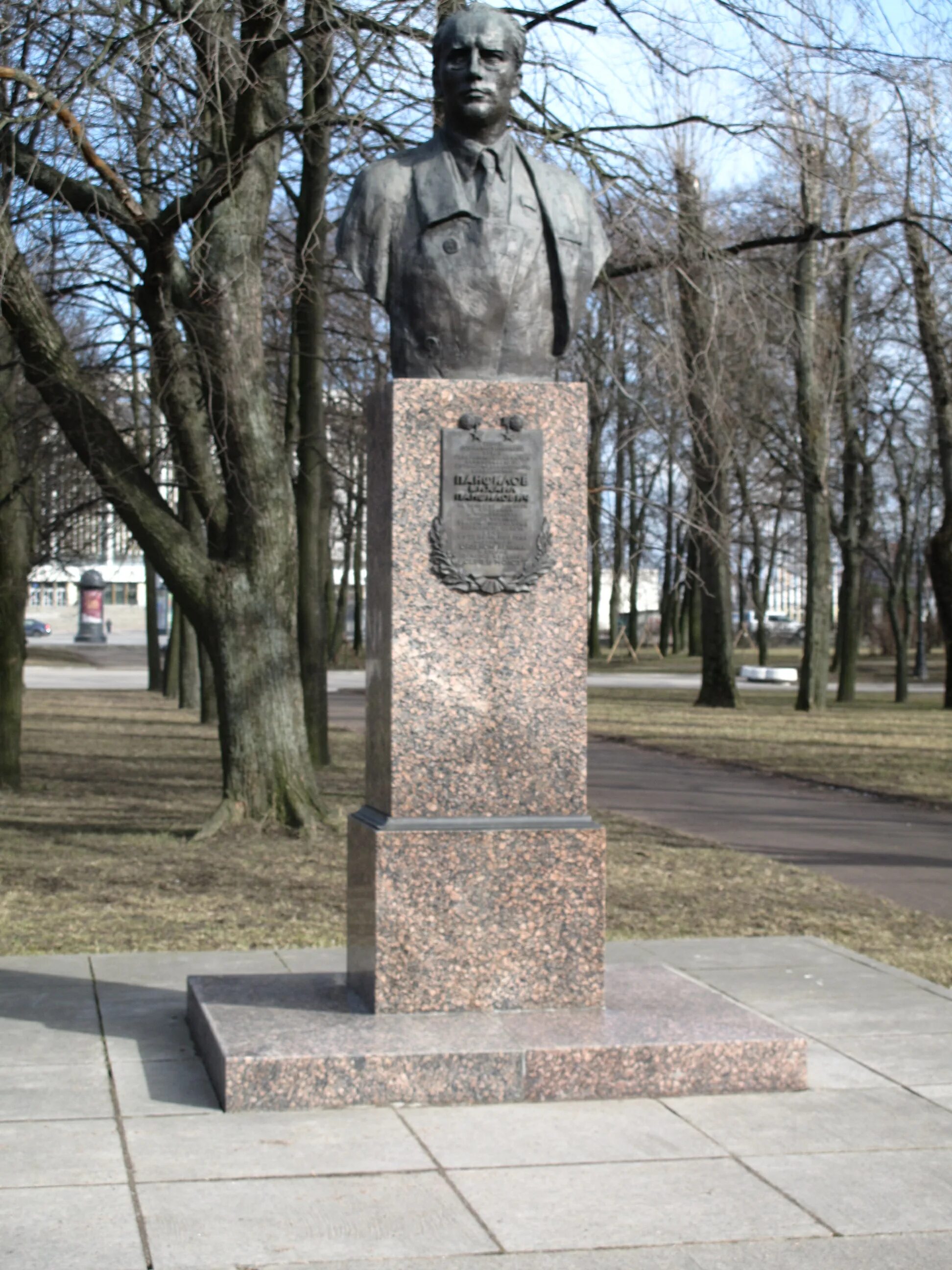 Московский парк победы санкт петербург аллея героев. Московский парк Победы аллея героев. Парк Победы СПБ аллея героев. Парк Победы СПБ памятники. Памятник Ленина в парке Победы Санкт-Петербург.