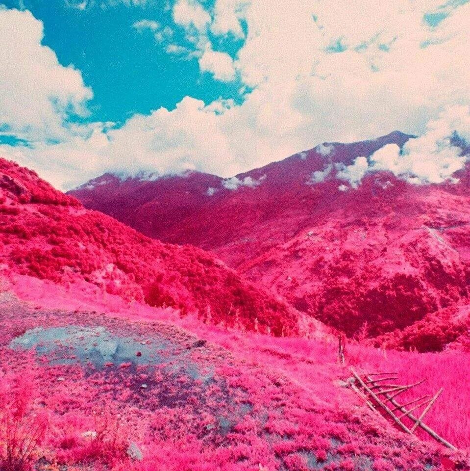 Гора розовое облако. Розовые горы. Пейзаж в розовых тонах. Розовая природа. Красивый пейзаж в розовых тонах.