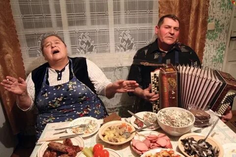 Поют бабушки народные песни