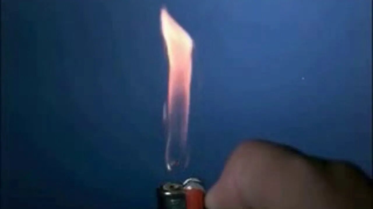 Видео в замедленной съемке. Зажигалка в замедленной съёмке. пламя зажигалки в замедлении. горение пламени тепловизор. огонь в замедленной съемке.